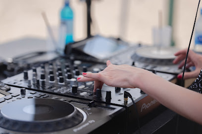 TOP DJ BUCHEN ( male & female top acts) Berlin / DJ & Musikerservice / Cat's Crew, seit über 15 Jahren