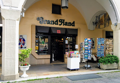 Grand Hand - specialty shop for playing cards and chess games
