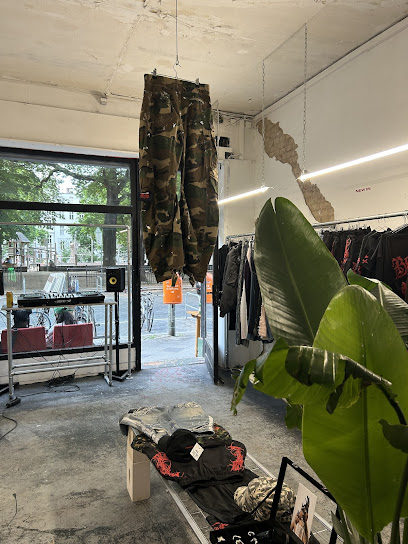 RAVEMORE BERLIN | R+